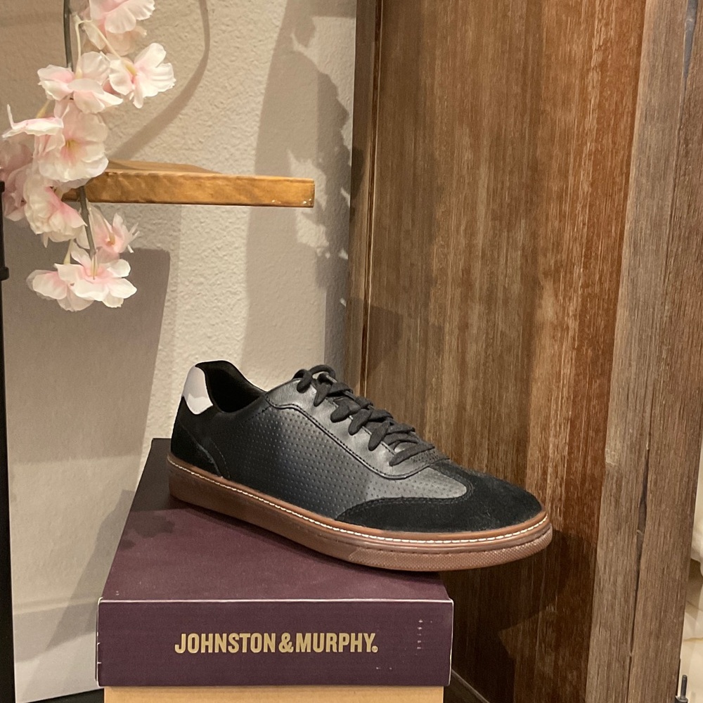 Johnston & Murphy Black Leather & Brown Sole Men's Sneaker